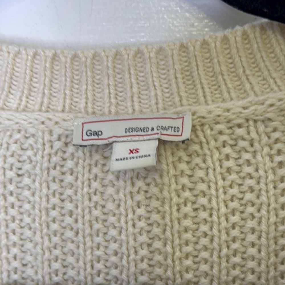 GAP Cream V-Neck Cable Knit Cardigan PTP: 17.5”-20.5” - Picture 2 of 9